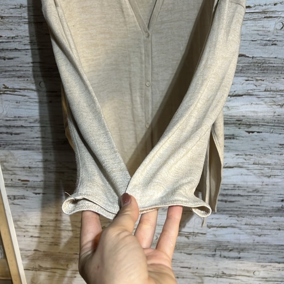 Aritzia Wilfred free cream button cartigain size medium - oversized - Picture 6 of 10